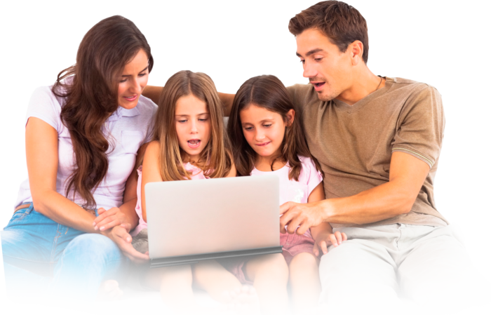 Família usando internet Lavix Fibra